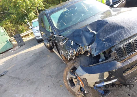 2022 Jeep Grand Cherokee L Limited 4X4 z USA, uszkodzony, nr VIN 1C4RJKBG9N8595014